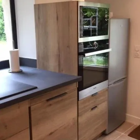 Familial Renove Avec 3 Chambres, Cheminee Et Jardin, Proche - Fr-1-410-332