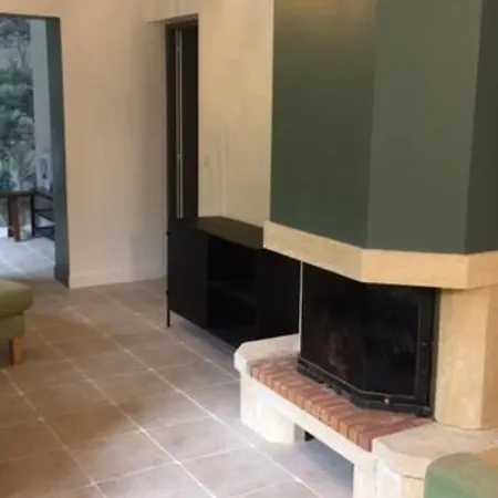 Familial Renove Avec 3 Chambres, Cheminee Et Jardin, Proche - Fr-1-410-332 *