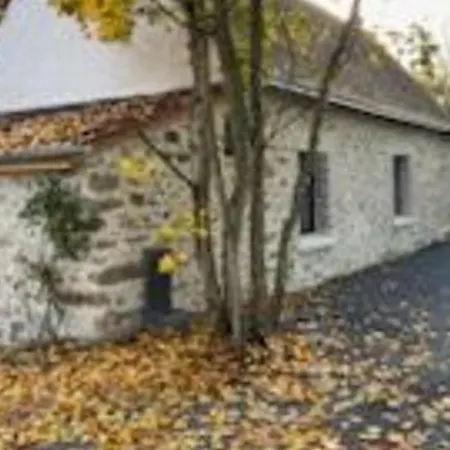 Familial Rénové Avec 3 Chambres, Cheminée Et Jardin, Proche - Fr-1-410-332