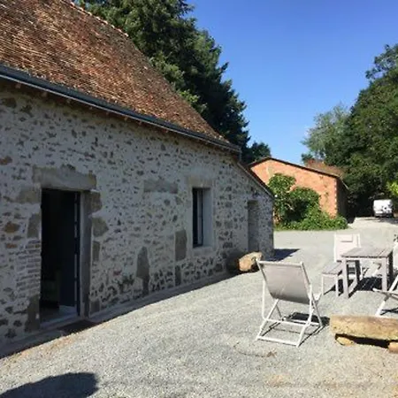 Familial Renove Avec 3 Chambres, Cheminee Et Jardin, Proche - Fr-1-410-332 *