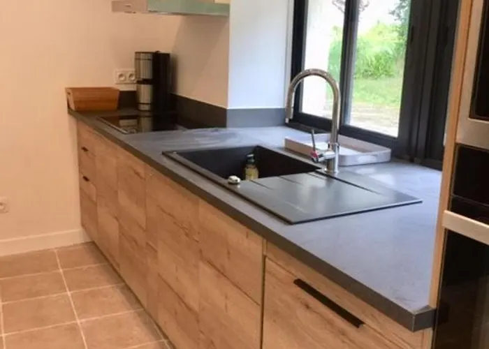 Familial Rénové Avec 3 Chambres, Cheminée Et Jardin, Proche - Fr-1-410-332 * Le Mans