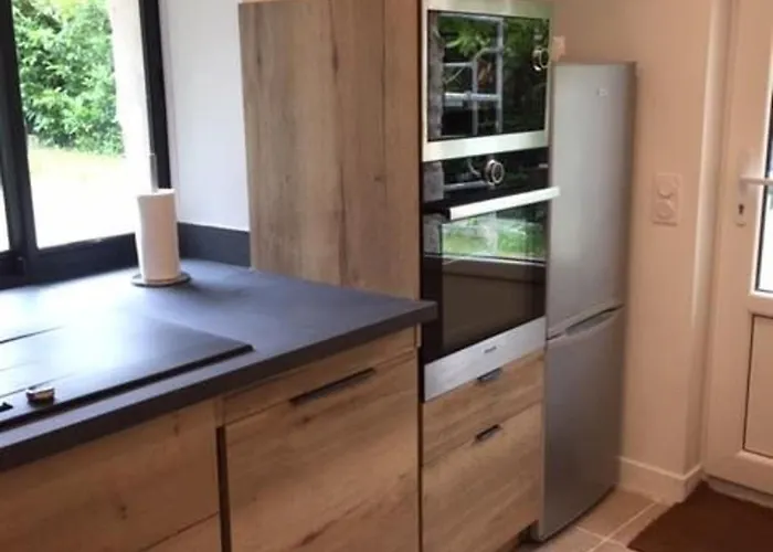 Familial Rénové Avec 3 Chambres, Cheminée Et Jardin, Proche - Fr-1-410-332