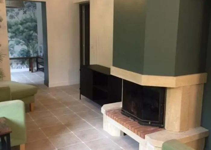 Familial Renove Avec 3 Chambres, Cheminee Et Jardin, Proche - Fr-1-410-332 *