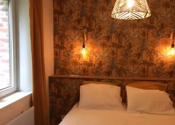 Familial Rénové Avec 3 Chambres, Cheminée Et Jardin, Proche - Fr-1-410-332