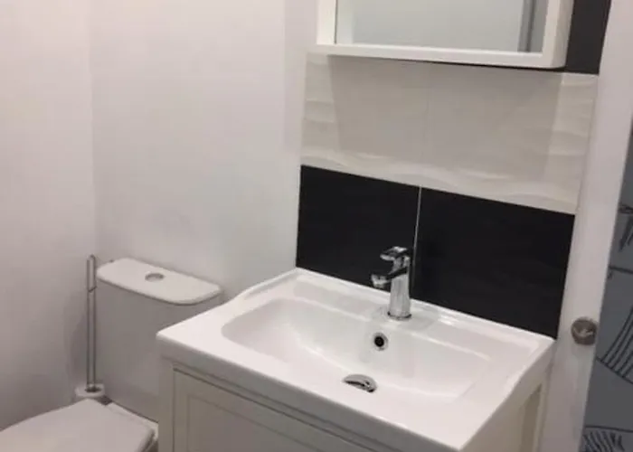 Familial Rénové Avec 3 Chambres, Cheminée Et Jardin, Proche - Fr-1-410-332 Le Mans