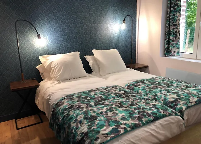 Familial Rénové Avec 3 Chambres, Cheminée Et Jardin, Proche - Fr-1-410-332 * Le Mans