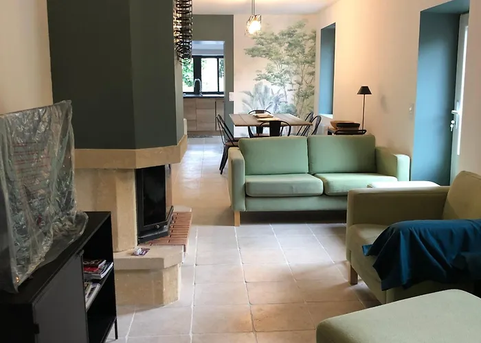 Familial Renove Avec 3 Chambres, Cheminee Et Jardin, Proche - Fr-1-410-332 * Le Mans