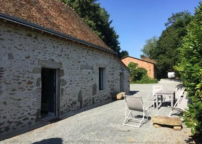 Familial Renove Avec 3 Chambres, Cheminee Et Jardin, Proche - Fr-1-410-332 *